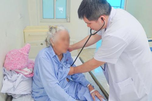 Kỳ tích: Cứu sống cụ bà 91 tuổi đứng trước 'cửa tử' bằng kỹ thuật thay van tim qua da