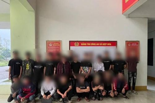 Từ mâu thuẫn đèn pha, 2 nhóm thanh niên mang hung khí hỗn chiến, 3 người nhập viện