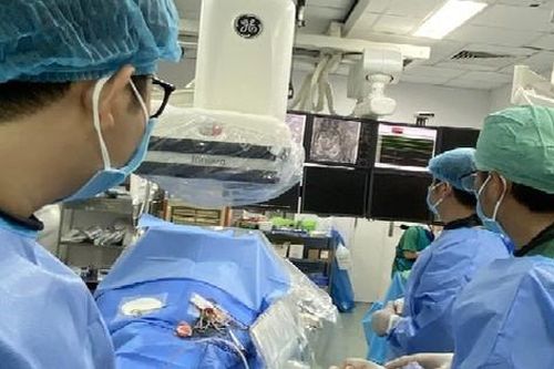 Đau và loét gót chân kéo dài, dấu hiệu nguy hiểm nhiều người cao tuổi chủ quan