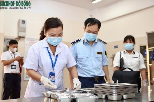 Ba Đình kiểm tra an toàn thực phẩm tại các bếp ăn trường học
