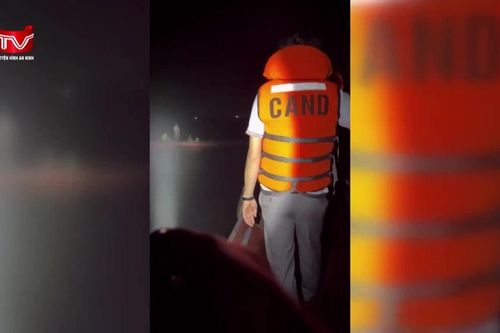 Cận cảnh bắt giữ 'cát tặc' hoạt động trên sông Đáy