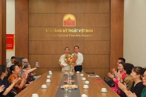 Bảo tàng Mỹ thuật Việt Nam tiếp nhận tác phẩm 'Đợi chờ'