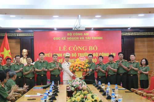 Điều động, bổ nhiệm Thượng tá Tạ Quốc Dũng giữ chức vụ Phó Cục trưởng Cục Kế hoạch và tài chính