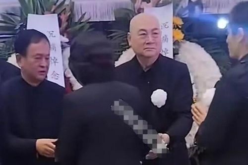 'Đường Tăng' Trì Trọng Thụy đau buồn trong lễ tang vợ