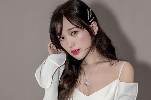 Diễn viên Kim Sa kết hôn với bạn trai kém 19 tuổi