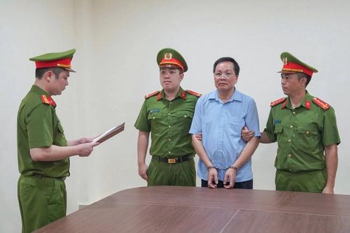 Khởi tố, bắt tạm giam giám đốc, hiệu trưởng, kế toán chiếm đoạt tiền trợ cấp dành cho người yếu thế