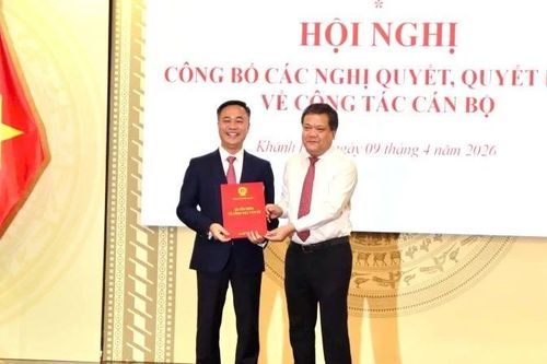 Khánh Hòa công bố các quyết định về công tác cán bộ