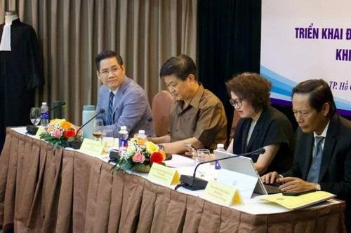 Xem xét thí điểm trang phục luật sư tại Hà Nội và Thành phố Hồ Chí Minh