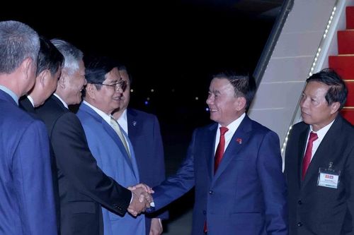 Thường trực Ban Bí thư Trần Cẩm Tú bắt đầu chuyến thăm chính thức Vương quốc Campuchia