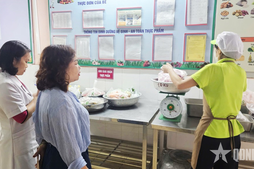 Từ vụ việc 300 tấn thịt lợn bẩn vào bếp ăn trường học ở Hà Nội: Phải lấp khoảng trống giám sát