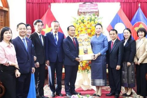 Lãnh đạo thành phố thăm, chúc mừng Tổng Lãnh sự quán Lào nhân dịp Tết Bunpimay