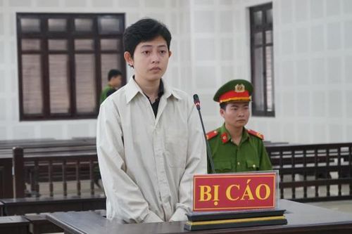 'Kiều nữ' 9X lừa bán điện thoại trực tuyến, chiếm đoạt gần 2 tỷ đồng