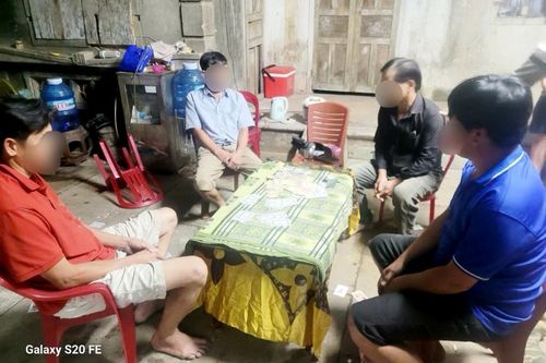 Khởi tố nhóm 'bác thằng bần'