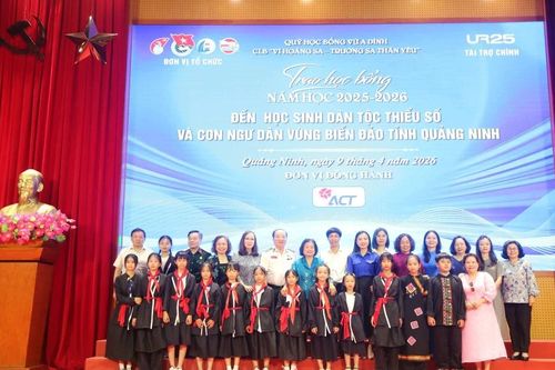 Trao 180 suất học bổng cho học sinh vượt khó ở Quảng Ninh