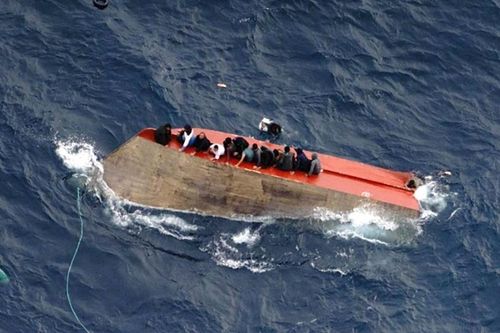 Hơn 80 người di cư mất tích sau vụ lật thuyền ngoài khơi Libya