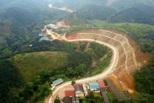 Lào Cai: Chính quyền tăng cường mở đường, dân hưởng ứng, hiến hàng chục héc-ta đất