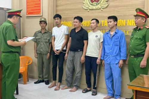 Ẩu đả từ việc nữ nhân viên quán bia bị khách hăm dọa