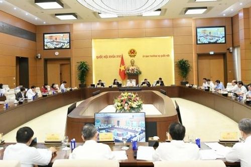 Trình Quốc hội quyết định mức thuế xăng dầu trong bối cảnh giá năng lượng biến động