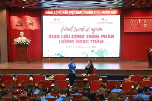 Đoàn thanh niên tiếp bước hành trình về nguồn với Thẩm phán Tòa án tối cao