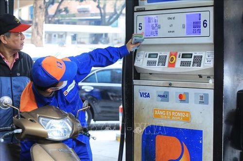 Bộ Công Thương nói lý do một số kỳ điều hành giá xăng dầu vào nửa đêm