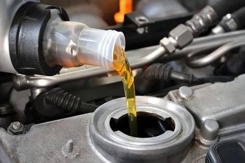 Những sai lầm khi thay dầu động cơ cần tránh