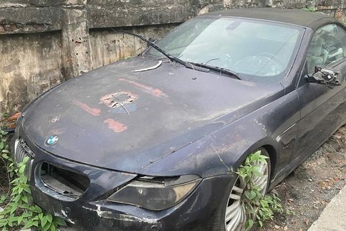 Những chiếc xe sang tiền tỷ bị bỏ quên trên phố