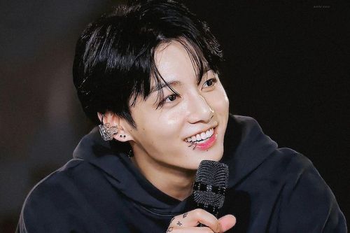 Jungkook gây tranh cãi vì phát ngôn 'học tiếng Hàn đi' với fan quốc tế