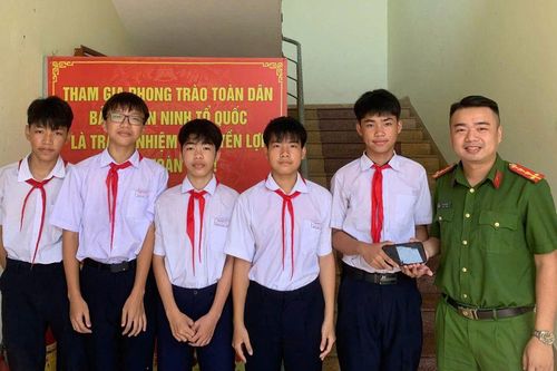 Hành động đẹp của 5 học sinh lớp 9 ở Đà Nẵng