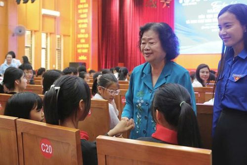 Trao học bổng cho 180 học sinh vùng biển đảo, dân tộc thiểu số vươn lên trong học tập