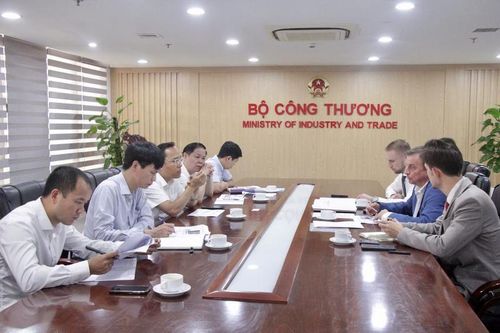 Thứ trưởng Nguyễn Hoàng Long làm việc với Zarubezhneft về điện gió