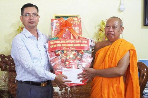 Chúc Tết cổ truyền Chôl Chnăm Thmây tại 2 xã Hòn Đất và Mỹ Thuận