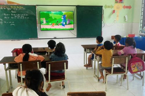 Từng bước đưa công nghệ vào lớp học vùng cao