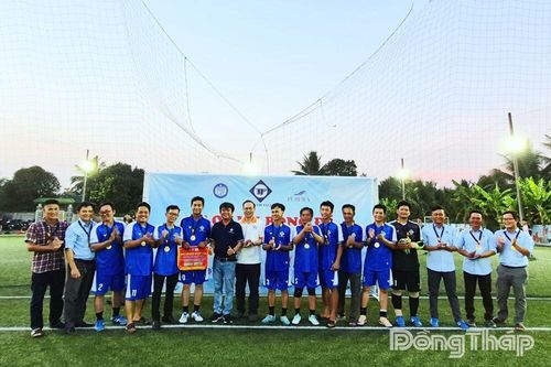 Giao lưu bóng đá chào mừng Lễ 30-4