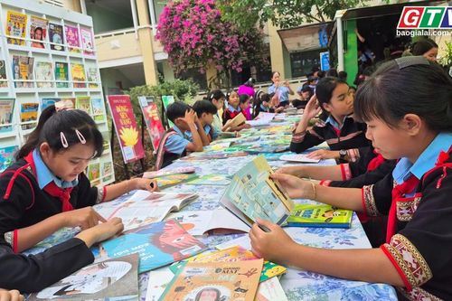 Rộn ràng ngày hội đọc sách Trường Phổ thông dân tộc nội trú - THCS Đức Cơ