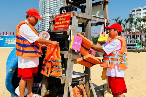 Tăng cường an toàn khi tắm biển cho du khách