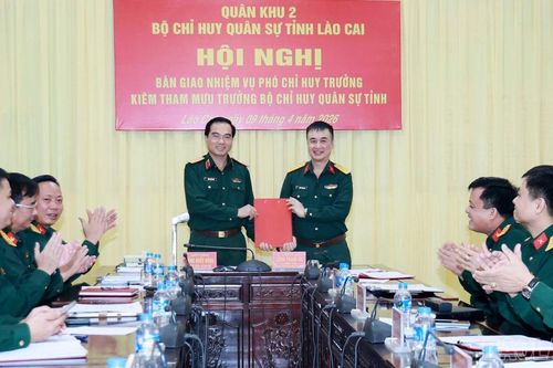 Bàn giao nhiệm vụ Phó Chỉ huy trưởng kiêm Tham mưu trưởng Bộ Chỉ huy Quân sự tỉnh