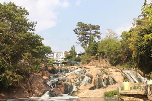 Trả lại sự trong lành cho thác Cam Ly