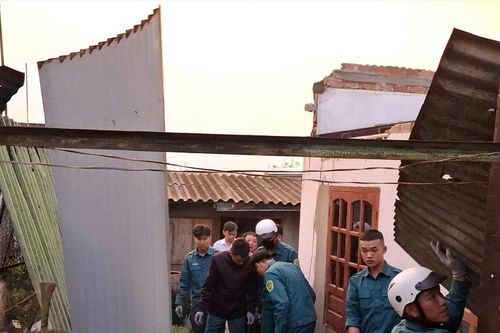 Hỗ trợ người dân vùng Bảo Lộc khắc phục hậu quả của lốc xoáy