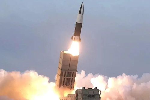 Triều Tiên thử nghiệm tên lửa đạn đạo Hwasong-11 mang đầu đạn chùm