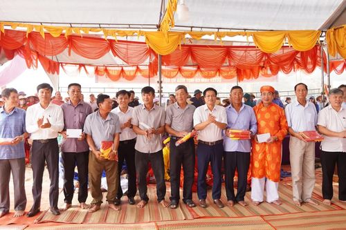 Nam Trạch: Tổ chức lễ xuất quân khai thác, đánh bắt hải sản năm 2026