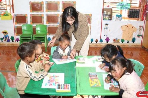 Những người gieo chữ nơi bản xa