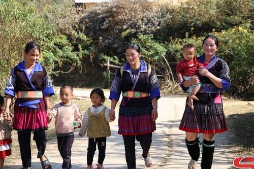 Mường Chiên gìn giữ bản sắc văn hóa qua trang phục dân tộc