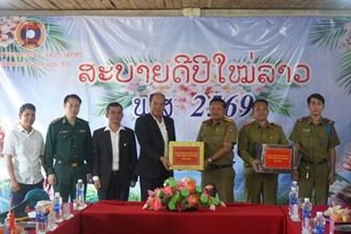 Lãnh đạo thành phố thăm, chúc tết Bunpimay lực lượng bảo vệ biên giới Lào