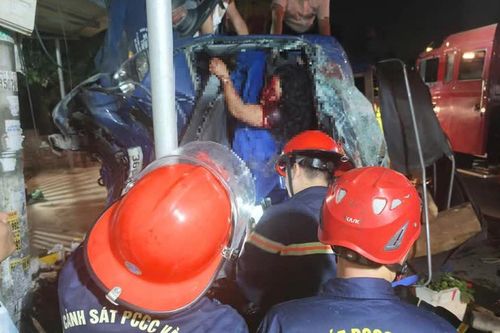 Bản tin TNGT 9/4: Tài xế taxi tử vong sau va chạm xe tải trên đường Hồ Chí Minh