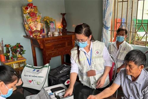 TP. Hồ Chí Minh: Người dân được bác sĩ đến tận nhà chăm sóc sức khỏe