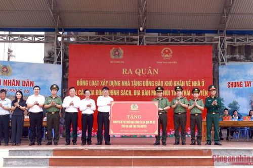 Từ những căn nhà nghĩa tình đến thế trận lòng dân vững chắc