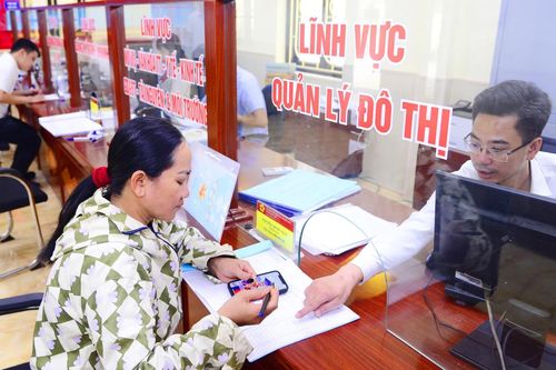 Phân quyền cho Chủ tịch xã trong quản lý đất đai