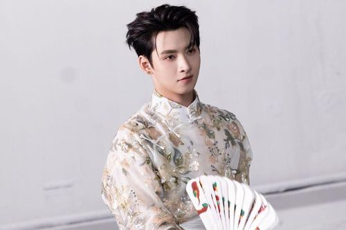 Dứt áo ra đi sau ồn ào, Hùng Huỳnh tìm kiếm 'vùng đất hứa' mới cho sự nghiệp