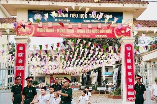 Cựu chiến binh Hòa Lạc tích cực tham gia bảo đảm an toàn giao thông