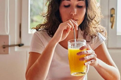 Uống loại nước ai cũng thích này vào buổi sáng khiến vòng bụng to ra